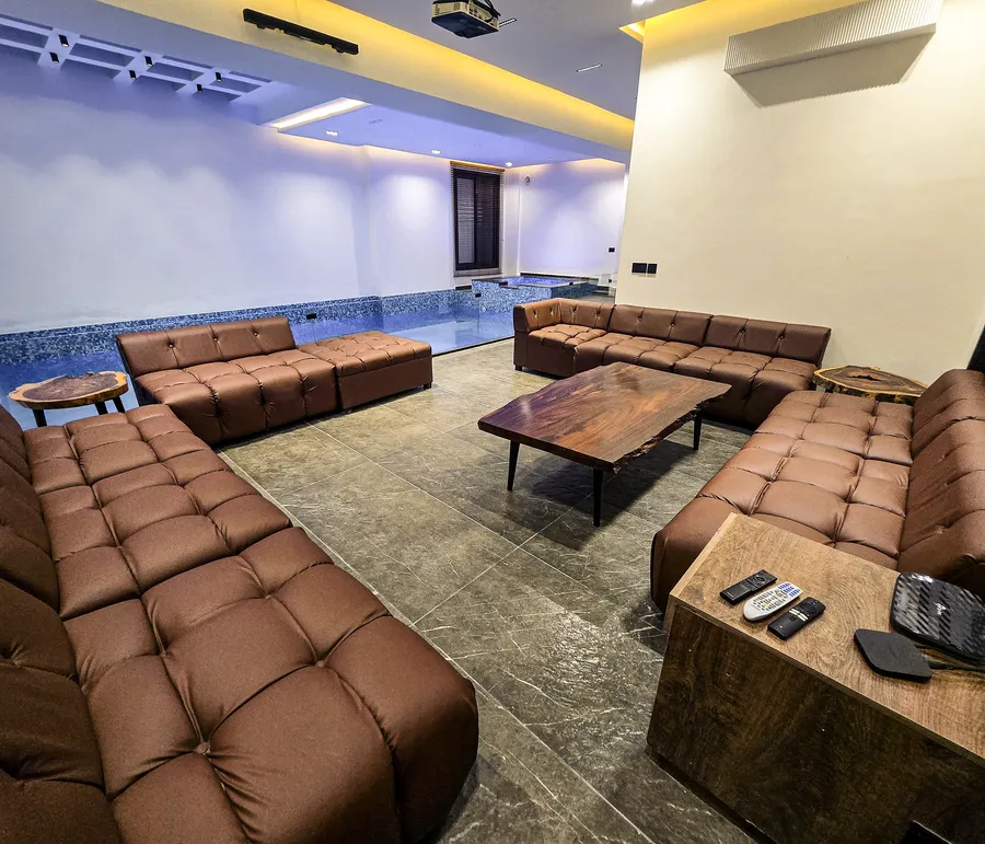 Immersive 4K Pool Lounge